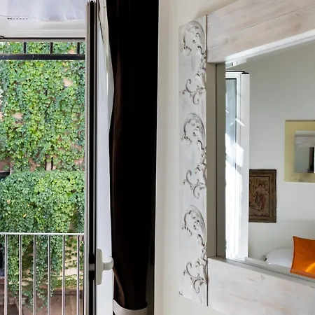 Leonardo Colosseo Apartment